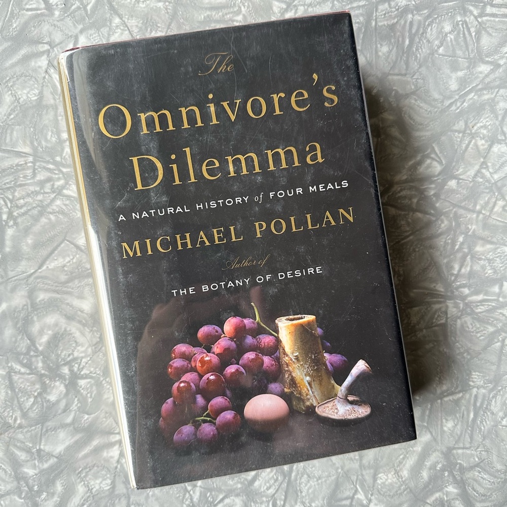 Book Omnivore's Dilemma Michael Pollan hardcover dust jacket James Beard Award